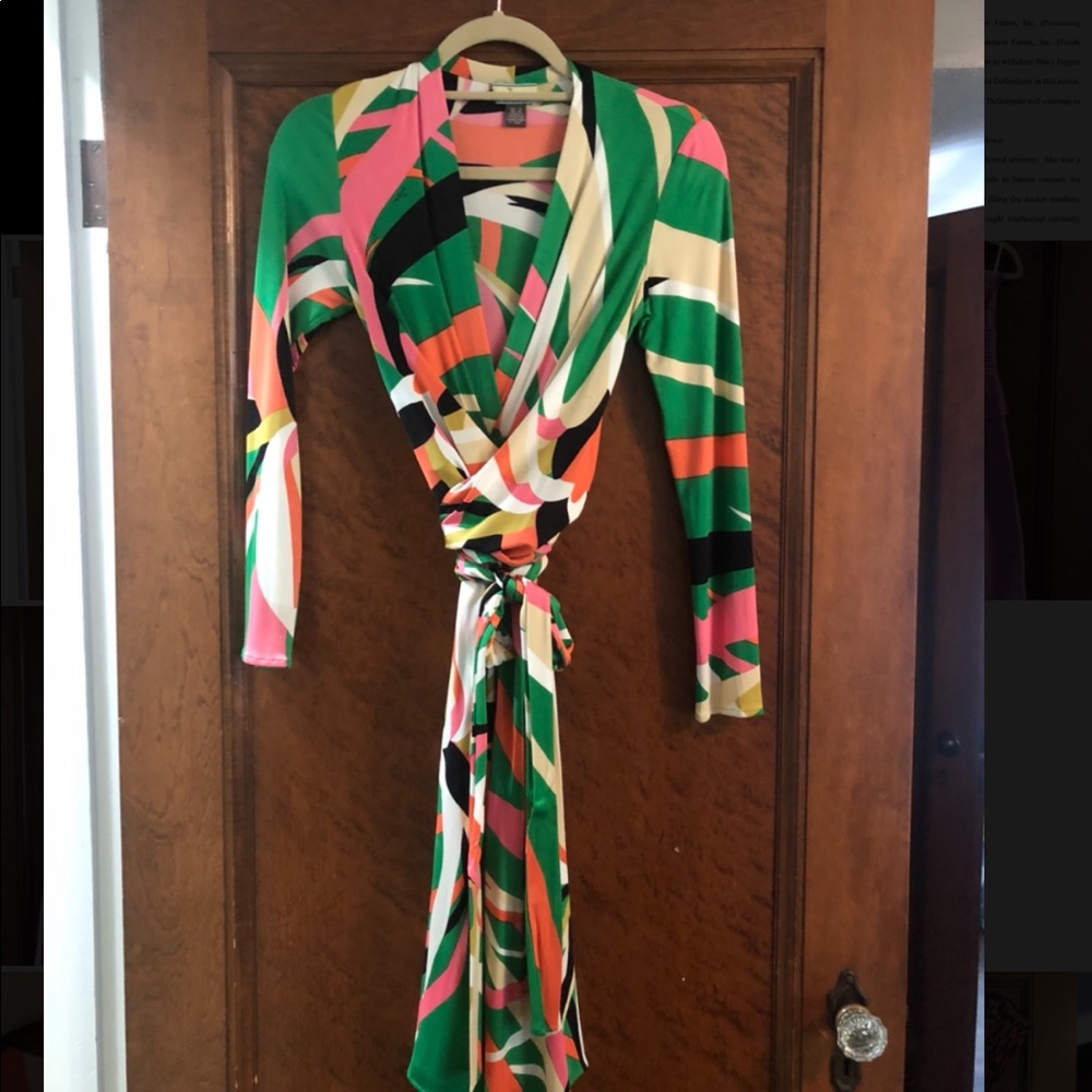 Stunning dress, same style as Kate Middleton wore.